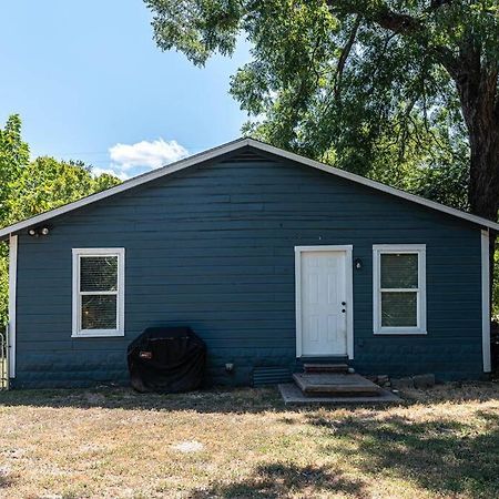 Escape To A Restored 1920S East Waco Bungalow Eksteriør billede