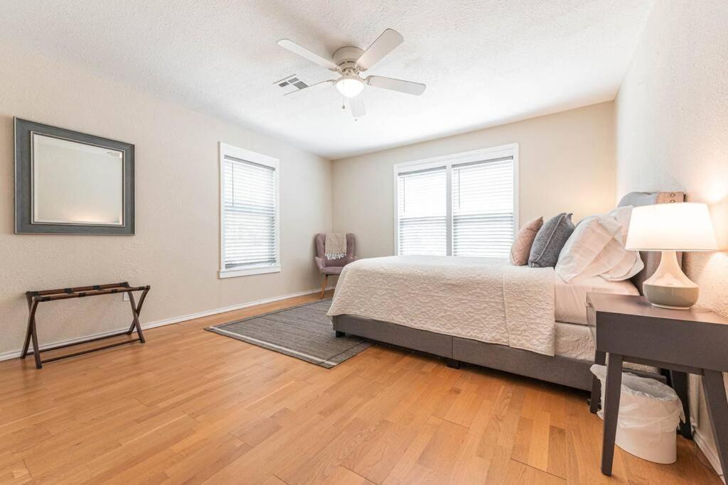 Escape To A Restored 1920S East Waco Bungalow Eksteriør billede