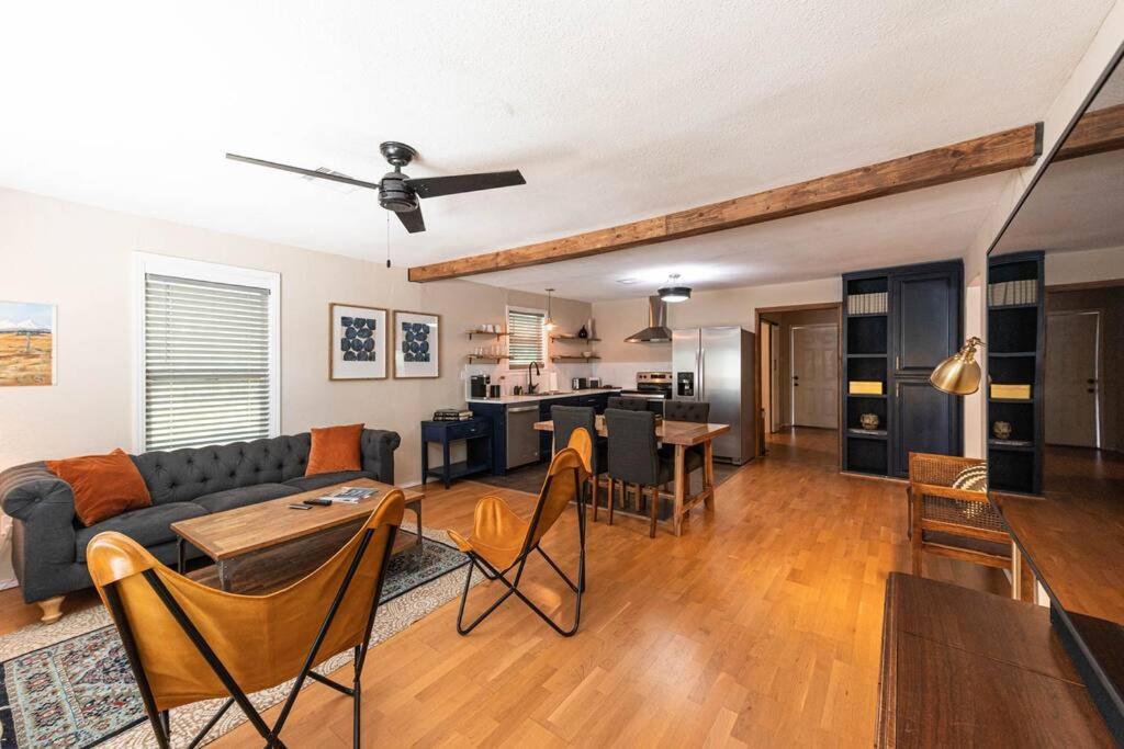 Escape To A Restored 1920S East Waco Bungalow Eksteriør billede
