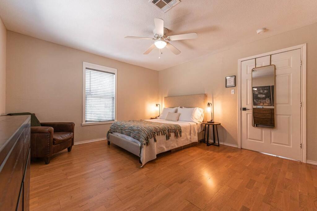 Escape To A Restored 1920S East Waco Bungalow Eksteriør billede