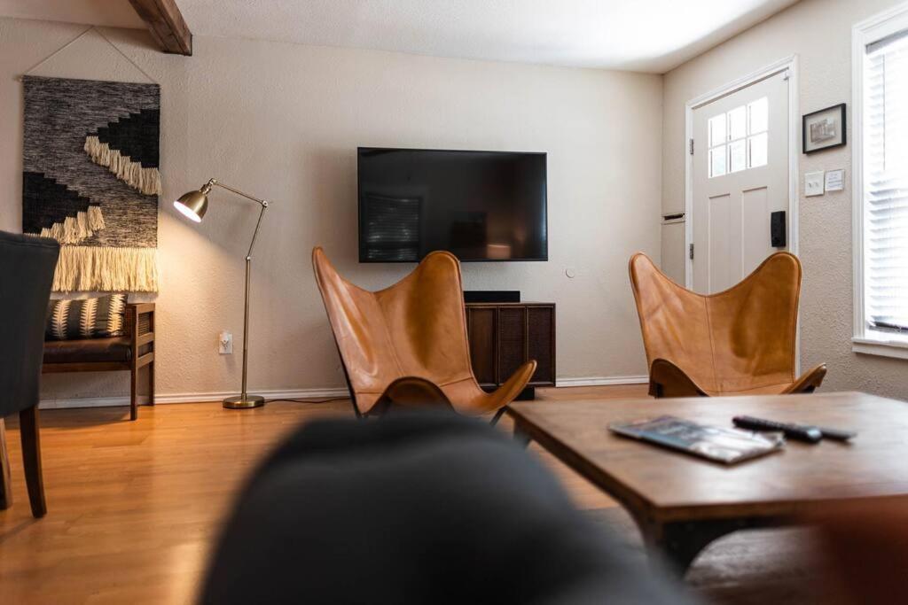 Escape To A Restored 1920S East Waco Bungalow Eksteriør billede