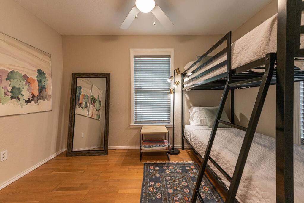 Escape To A Restored 1920S East Waco Bungalow Eksteriør billede