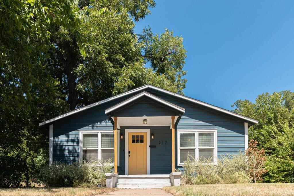 Escape To A Restored 1920S East Waco Bungalow Eksteriør billede