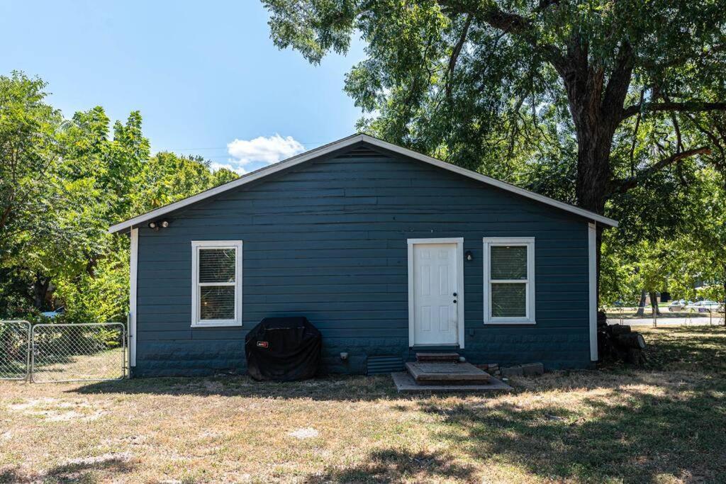 Escape To A Restored 1920S East Waco Bungalow Eksteriør billede